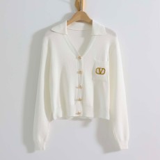 발렌티노 V넥 골드 로고 자수 가디건