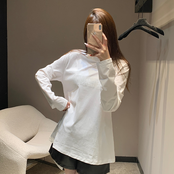 펜디 아이 25FW 초가을 신상품 레터 자수 라운드넥 긴팔 티셔츠