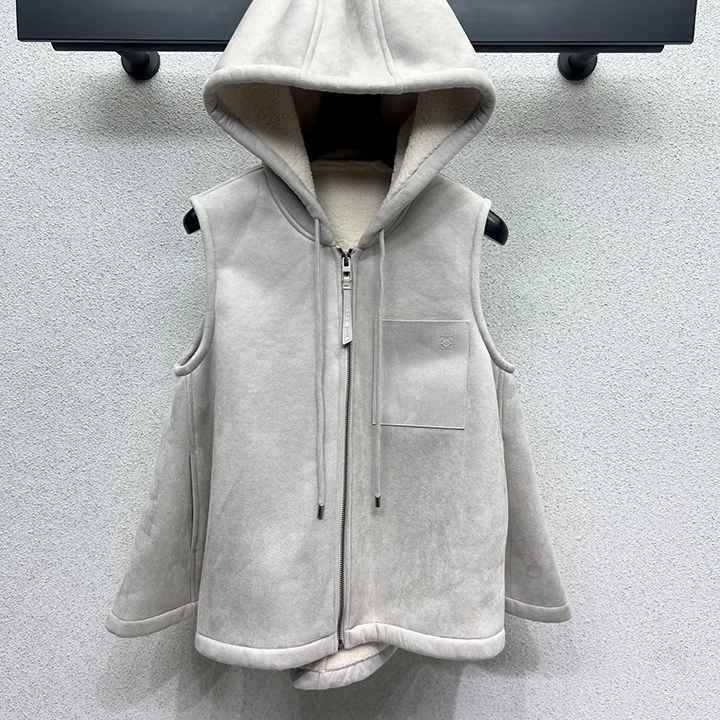 로에베 친환경 가죽 & 퍼 후드 베스트