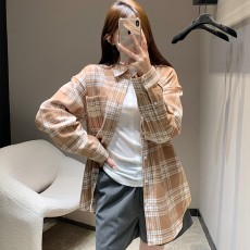 미우미우 25FW 가을/겨울 신상품 포켓 아플리케 자수 플레드 롱 슬리브 셔츠