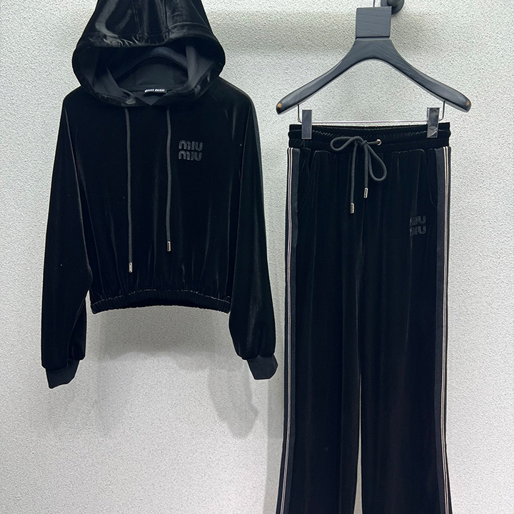 미우미우 벨벳 상하의 세트