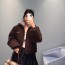 미우미우 25Fw 가을/겨울 신상품 로고 에보니 브라운 숏 퍼 칼라 폴라 플리스 다운 재킷