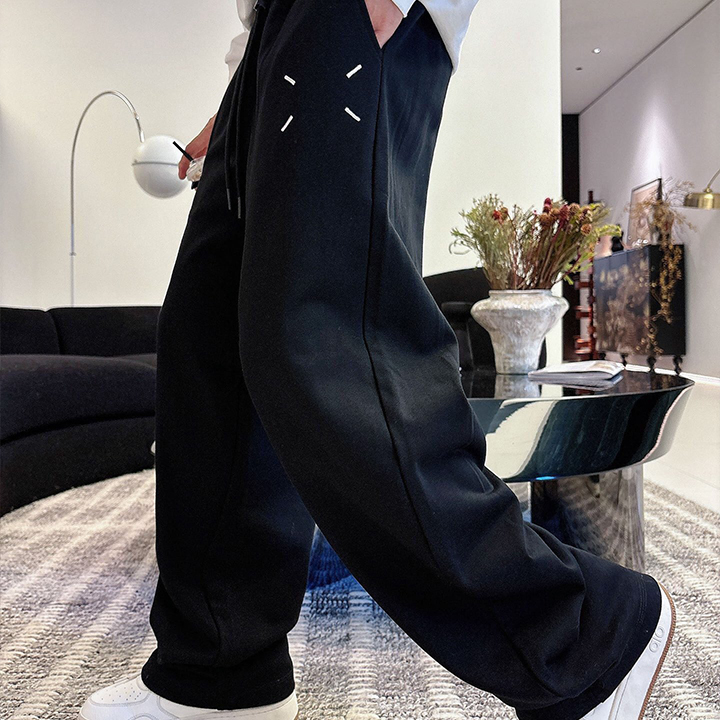 메종 마르지엘라 D 앞면 자수와 커스텀 하드웨어 로고 팬츠