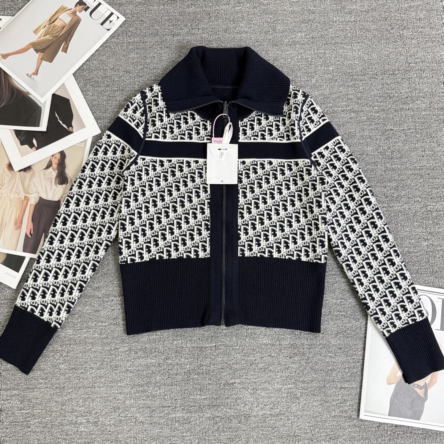 디올 25FW 클래식 모노그램 양면 캐시미어 라펠 스웨터