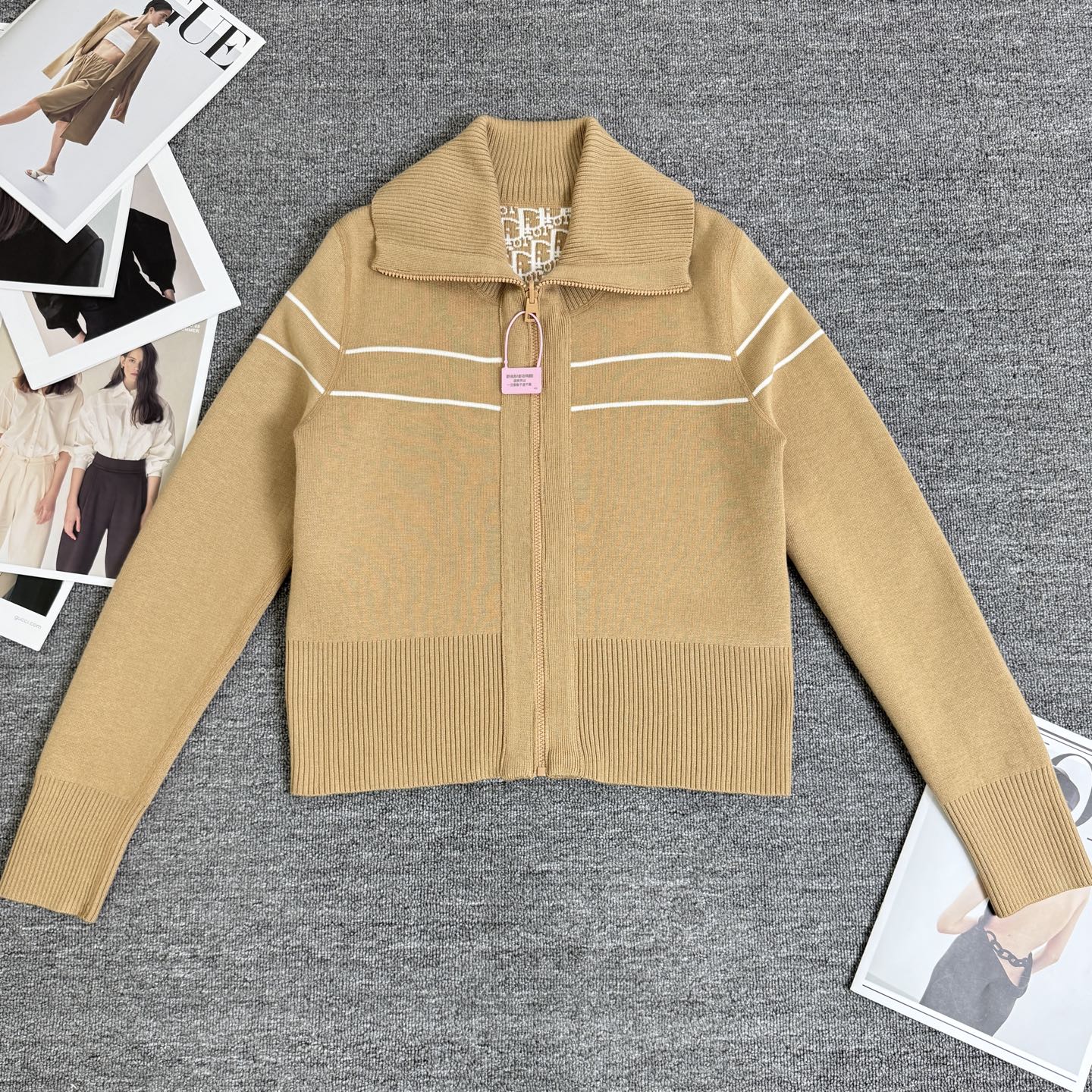 디올 25FW 클래식 모노그램 양면 캐시미어 라펠 스웨터