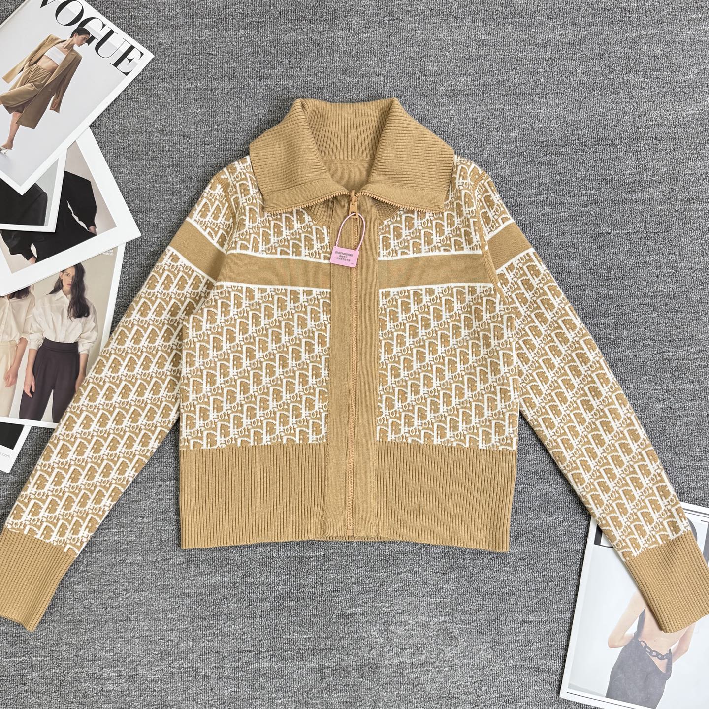 디올 25FW 클래식 모노그램 양면 캐시미어 라펠 스웨터