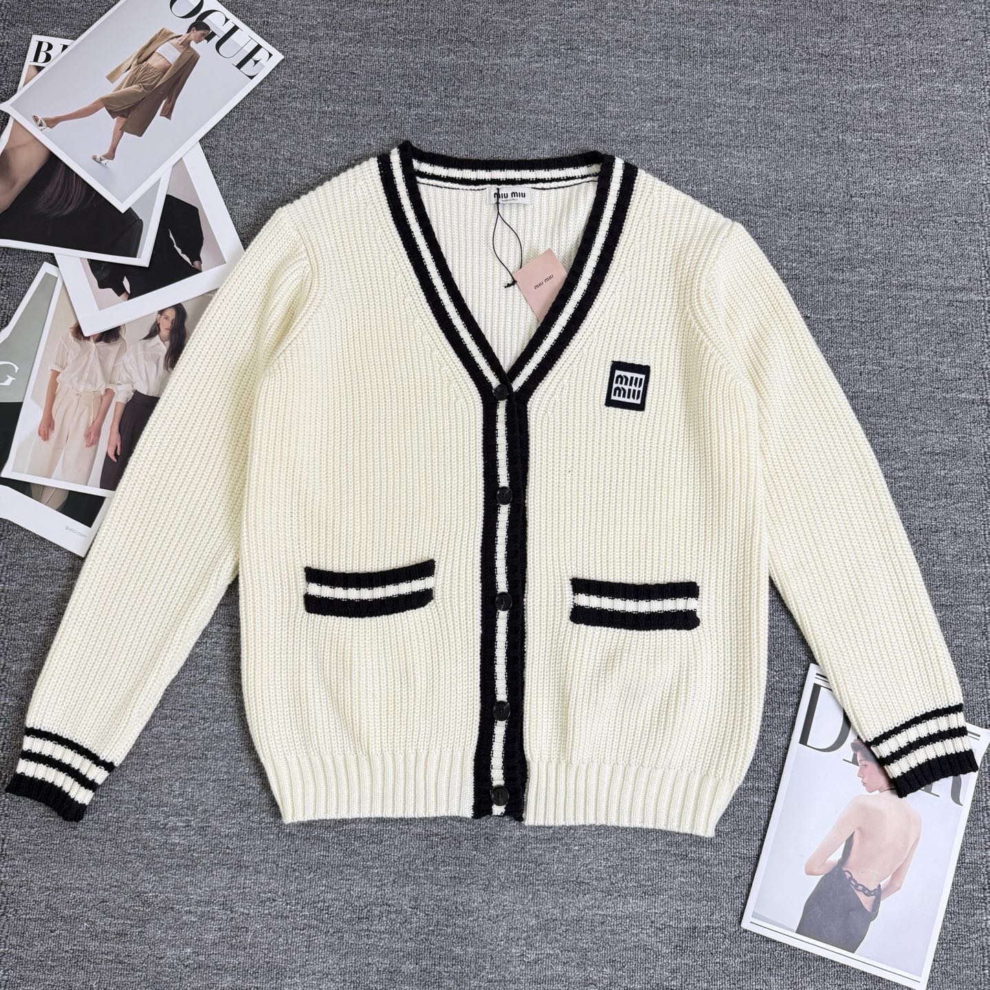 미우미우 미우 홈 콘트라스트 크림 화이트 울 니트 카디건 재킷