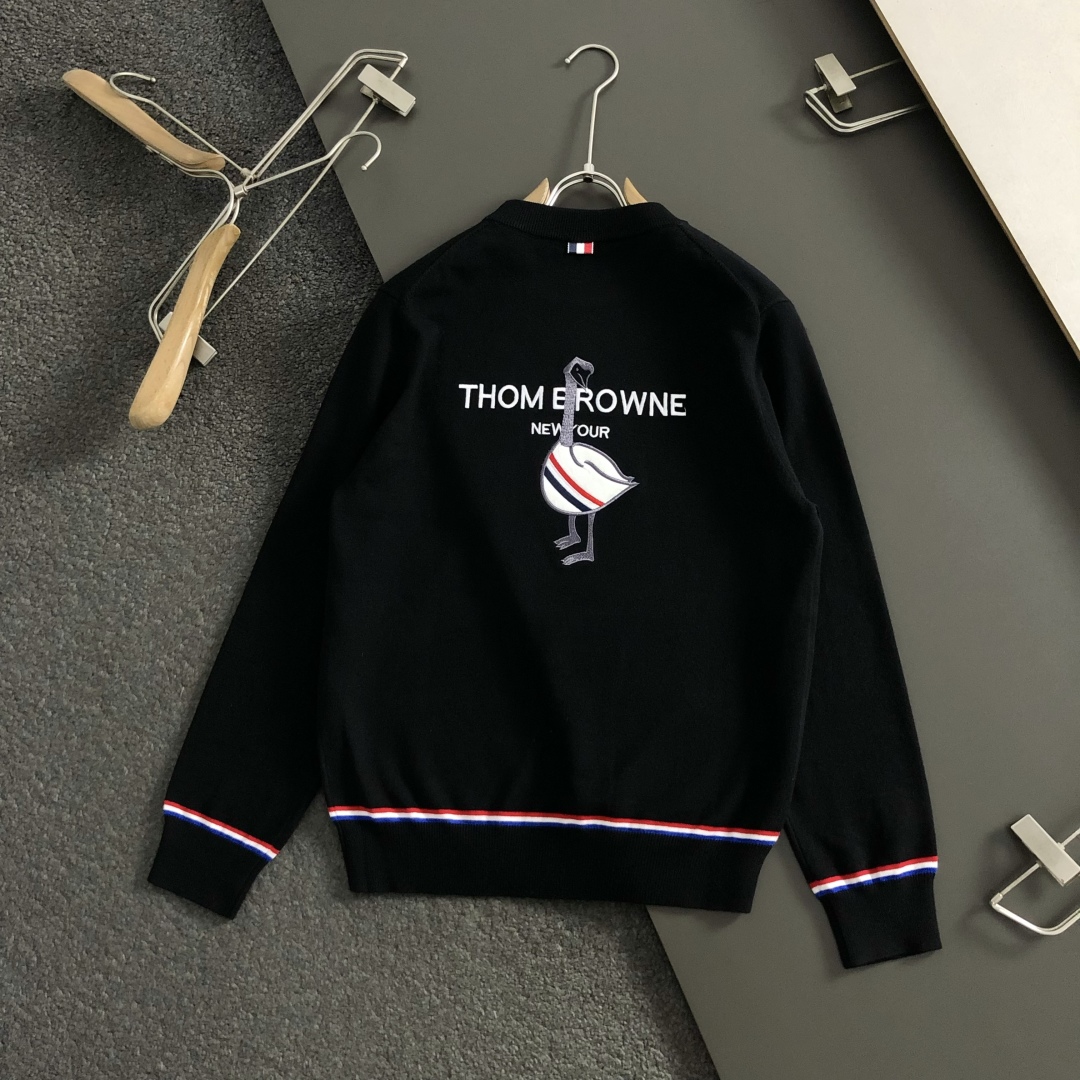 톰브라운 2025 가을/겨울 트렌디한 라운드넥 울 스웨터