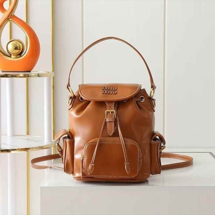 미우미우 백팩 소