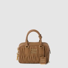 미우미우 나파 가죽 가방 5BB123