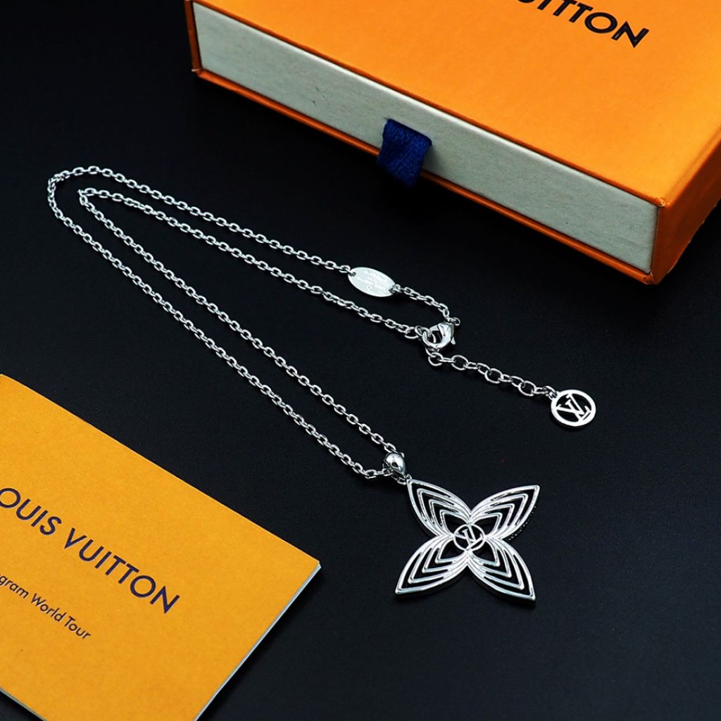 루이비통 2025 M01952 LV 플라워 스터드 목걸이 넥클리스