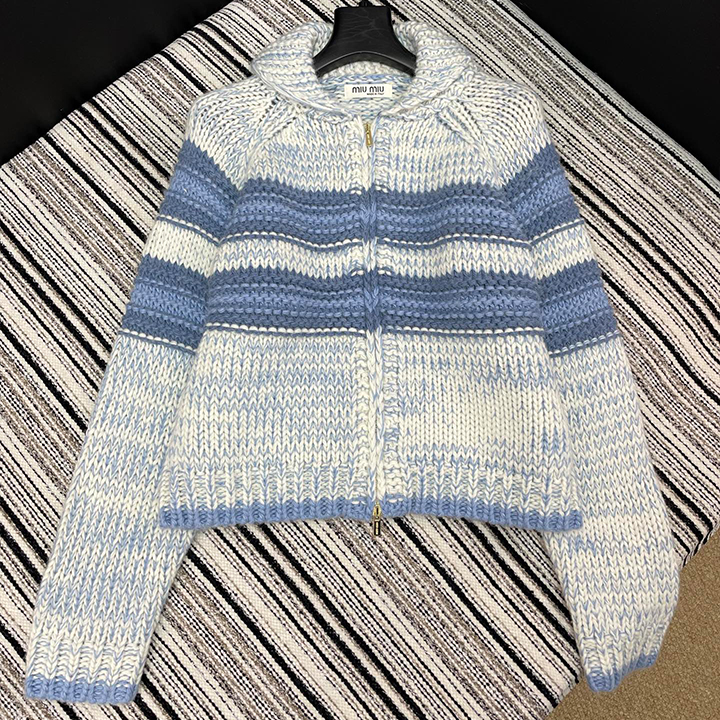 미우미우 새로운 니트웨어