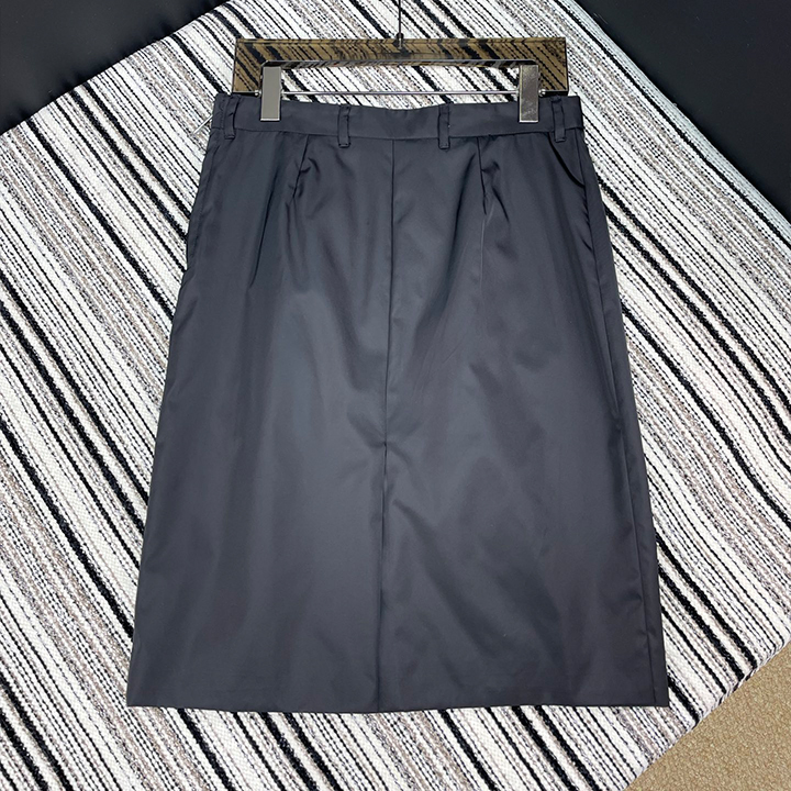 프라다 새로운 미디 스커트