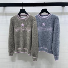 디올 2025 가을/겨울 최신 컬렉션 크로셰 레터 니트 스웨터