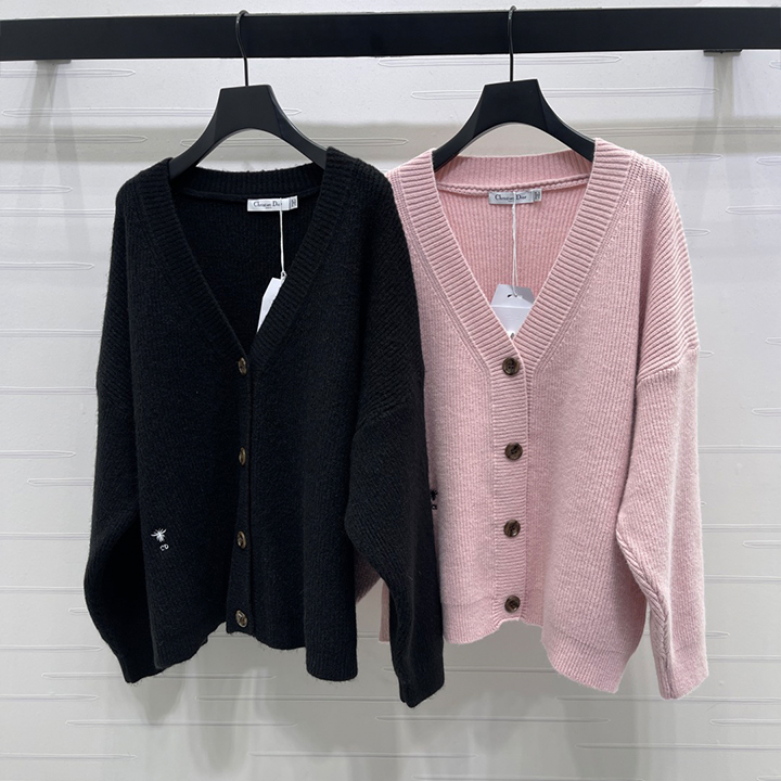 디올 2025 가을/겨울 컬렉션! V넥 니트 가디건