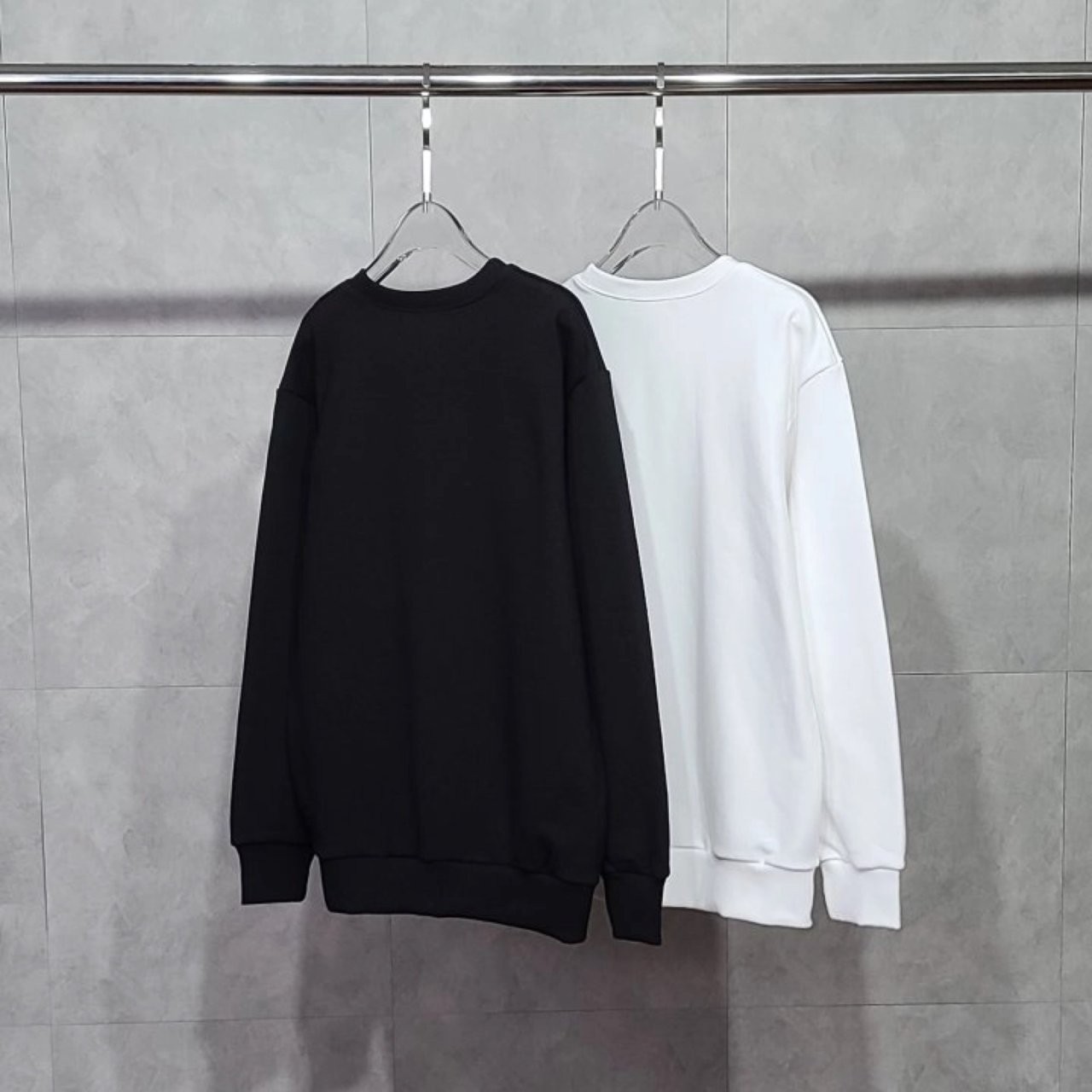 프라다 PRD 로고와펜 베이직 맨투맨