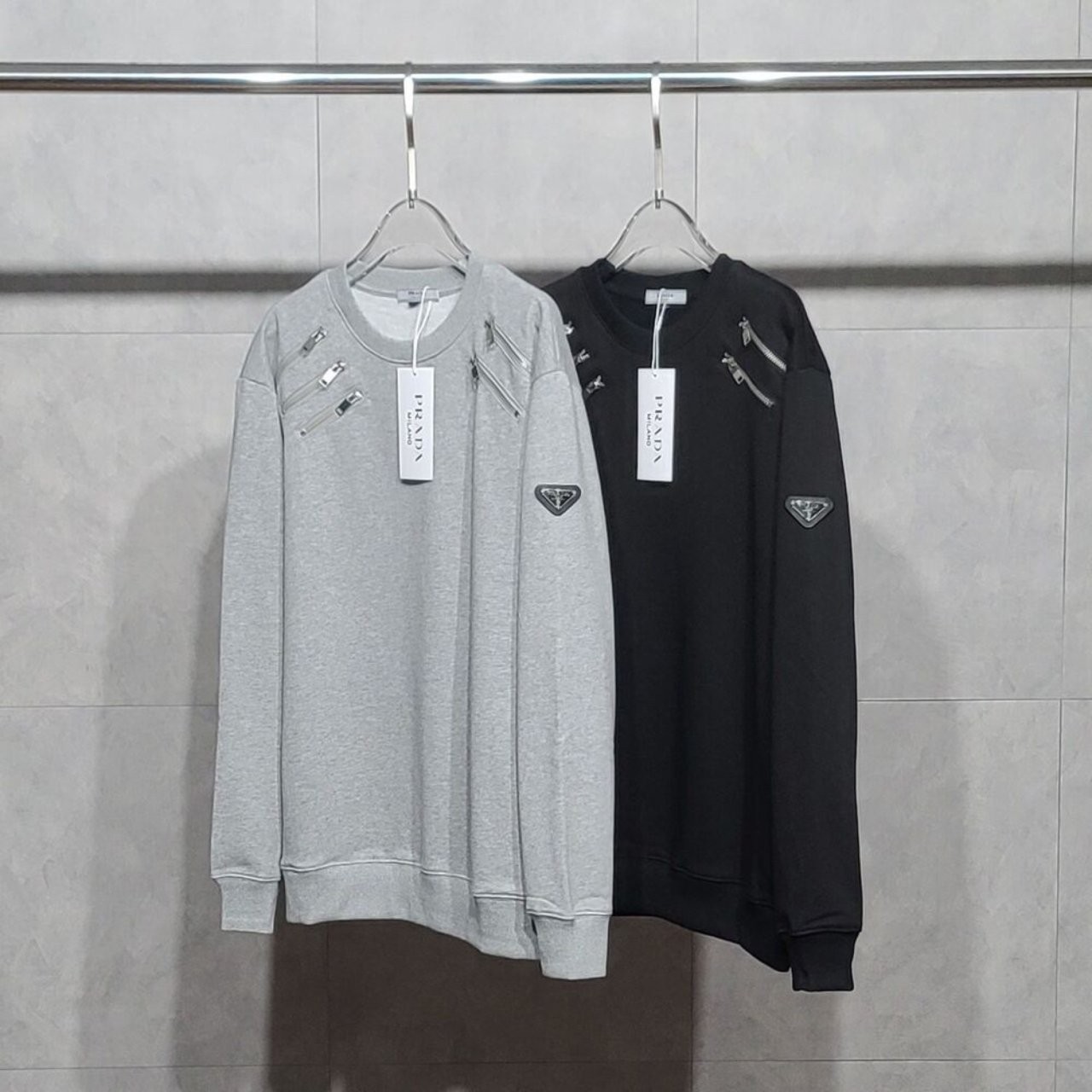 프라다 PRD 지퍼숄더 맨투맨