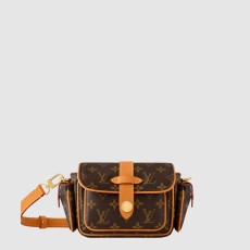 루이비통 카고 웨어러블 지갑 M14742