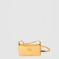 미우미우 가죽 파우치 5NF462