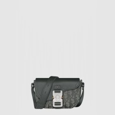 디올 Saddle 미니 플랩 스트랩백 2ADCA