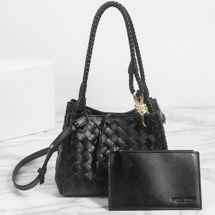 보테가베네타 안디아모 파라슈트