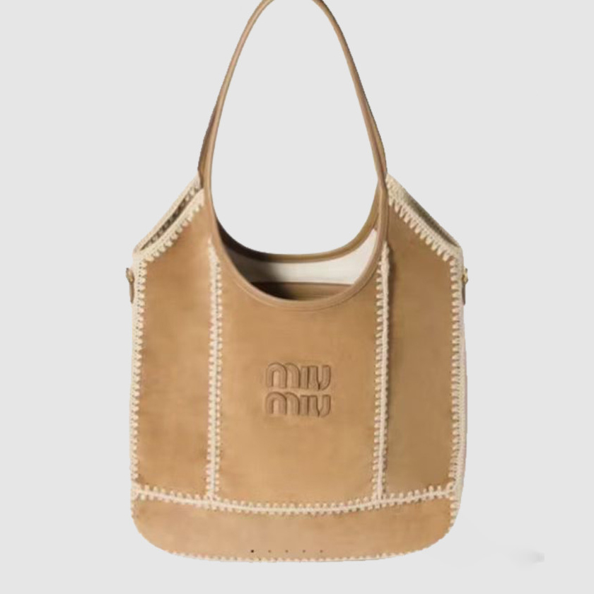 미우미우 가죽 토트백 5BG231