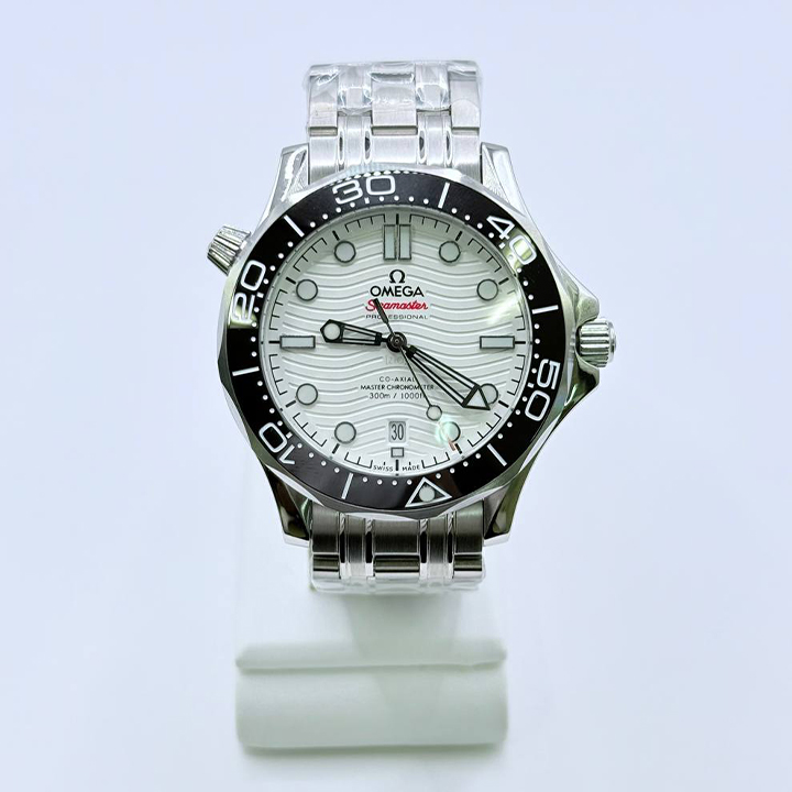 오메가 씨마스터 다이버 300M 코 액시얼 마스터 크로노미터 스틸 화이트 OW34