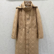 디올 스티치 솔기 디테일의 디올 까나주 후드 롱 코튼 코트