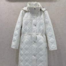디올 스티치 솔기 디테일의 디올 까나주 후드 롱 코튼 코트