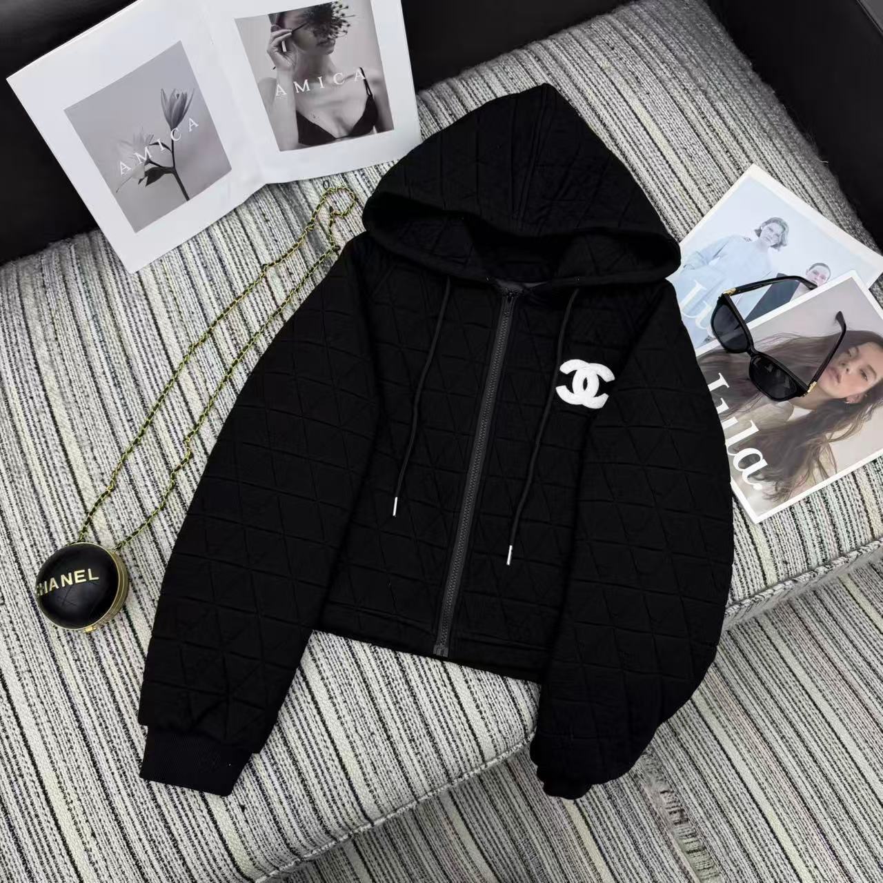 퀼팅 후드 캐주얼 재킷과 신축성 있는 스트레이트 레그 팬츠