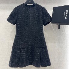 루이비통 반팔 라운드넥 플리츠 드레스