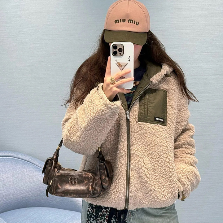 미우미우 가을/겨울 신상품 지퍼 후드 테디 다운 재킷