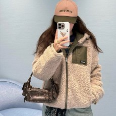 미우미우 가을/겨울 신상품 지퍼 후드 테디 다운 재킷