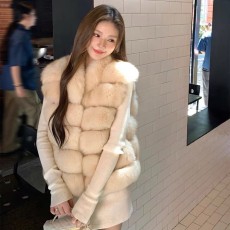 펜디 고급스러운 질감과 풍성한 퍼 베스트