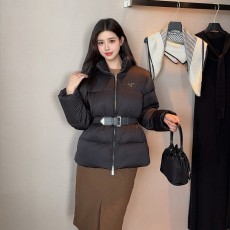 프라다 최신 가을/겨울 스탠드 칼라 가죽 허리 조임 다운 재킷