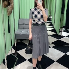 프라다 2025 가을/겨울 신상품 그레이 울 하이웨이스트 A라인 플리츠 스커트