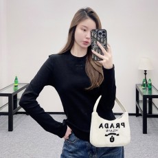 셀린* 2025 신상품 라운드넥 자수 코튼 긴팔 탑