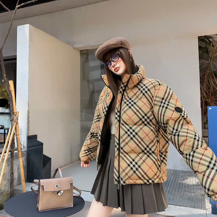 버버리 클래식 체크 무늬 다운 재킷