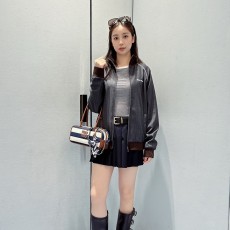 미우미우 세련된 프레피 스타일 드롭 숄더 재킷