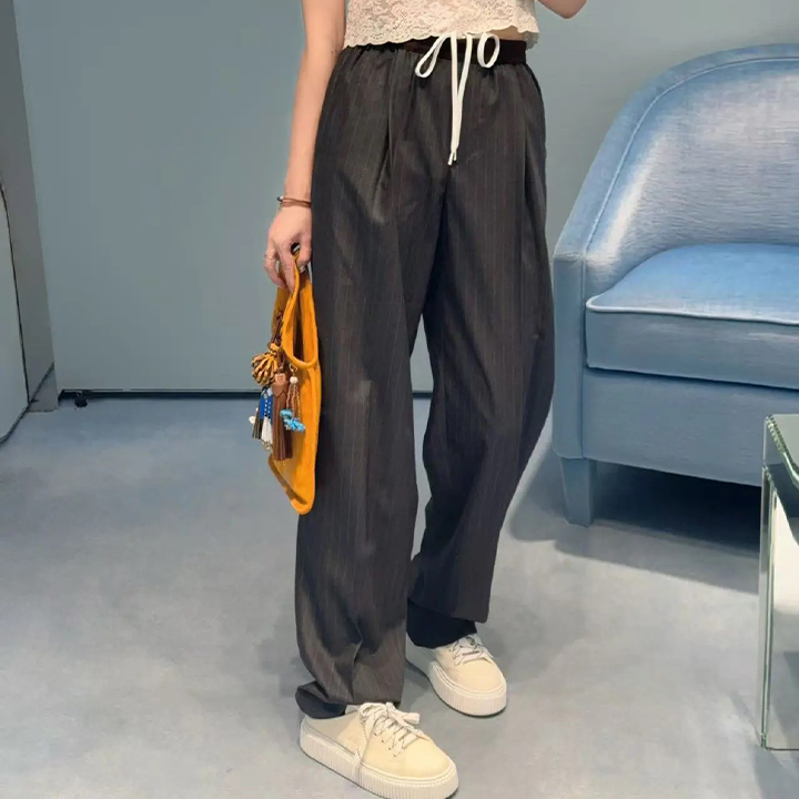 미우미우 세련되고 프레피한 스트레이트 레그 팬츠