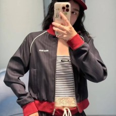 미우미우 세련된 프레피 스타일의 오프숄더 숏 재킷