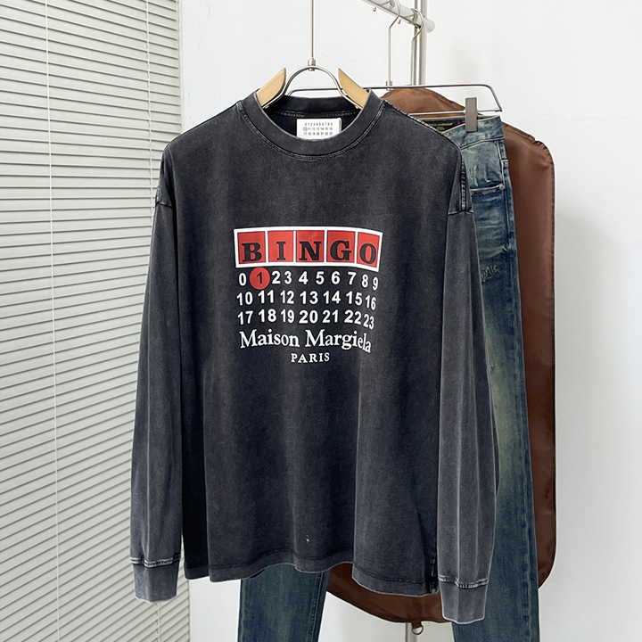 메종 마르지엘라의 새로운 트렌디 클래식 스웨트셔츠