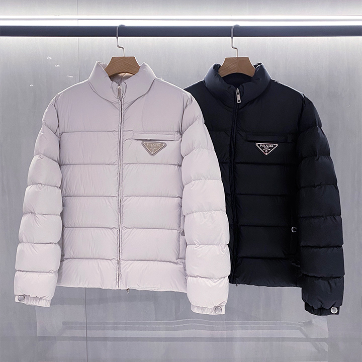 프라다 뉴 트라이앵글 로고 스탠드 칼라 웜 다운 재킷