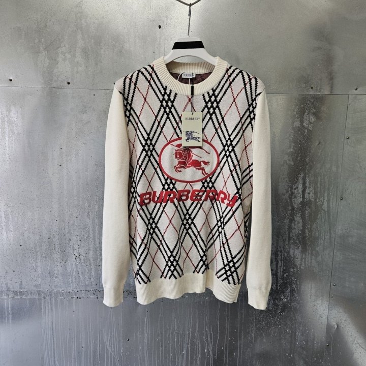 버버리 아가일 자카드 스웨터