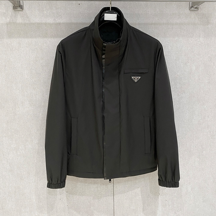 프라다 25 가을/겨울 캐주얼하면서도 스타일리시한 재킷