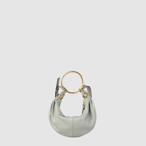 끌로에 그레인드 가죽 스몰 CHC24AS611N7238Y