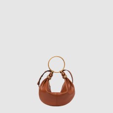 끌로에 그레인드 가죽 스몰 CHC24AS611N7226M