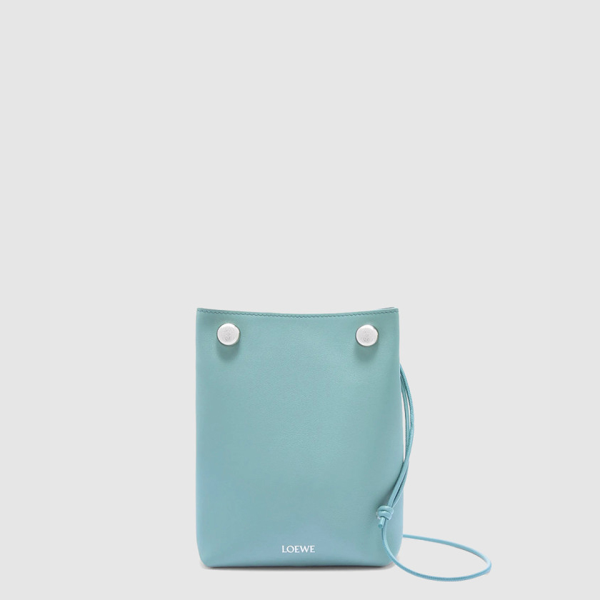 로에베 페블 파우치 스무스 카프스킨